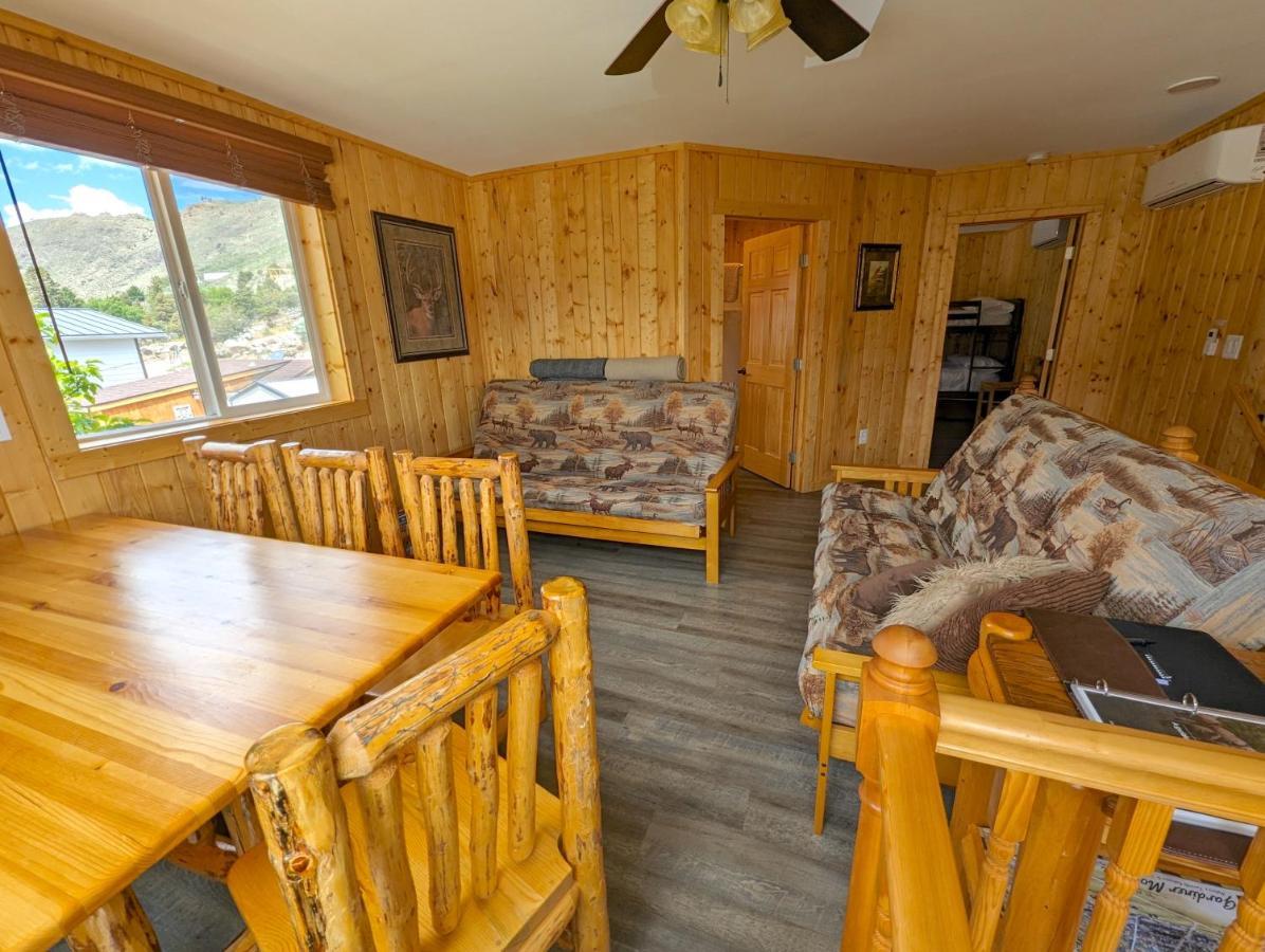 Yellowstone'S Treasure Cabins Gardiner Ngoại thất bức ảnh