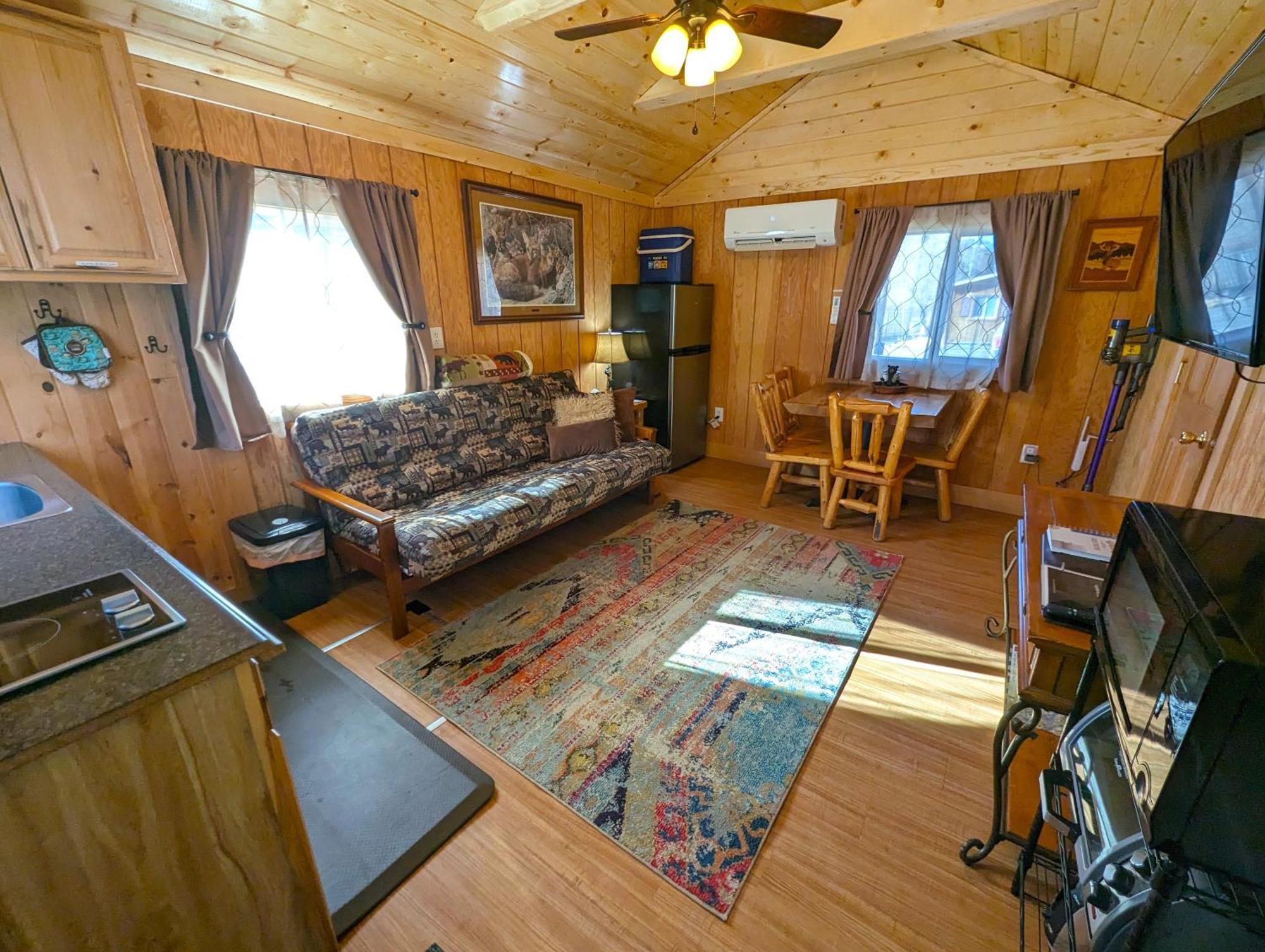 Yellowstone'S Treasure Cabins Gardiner Ngoại thất bức ảnh