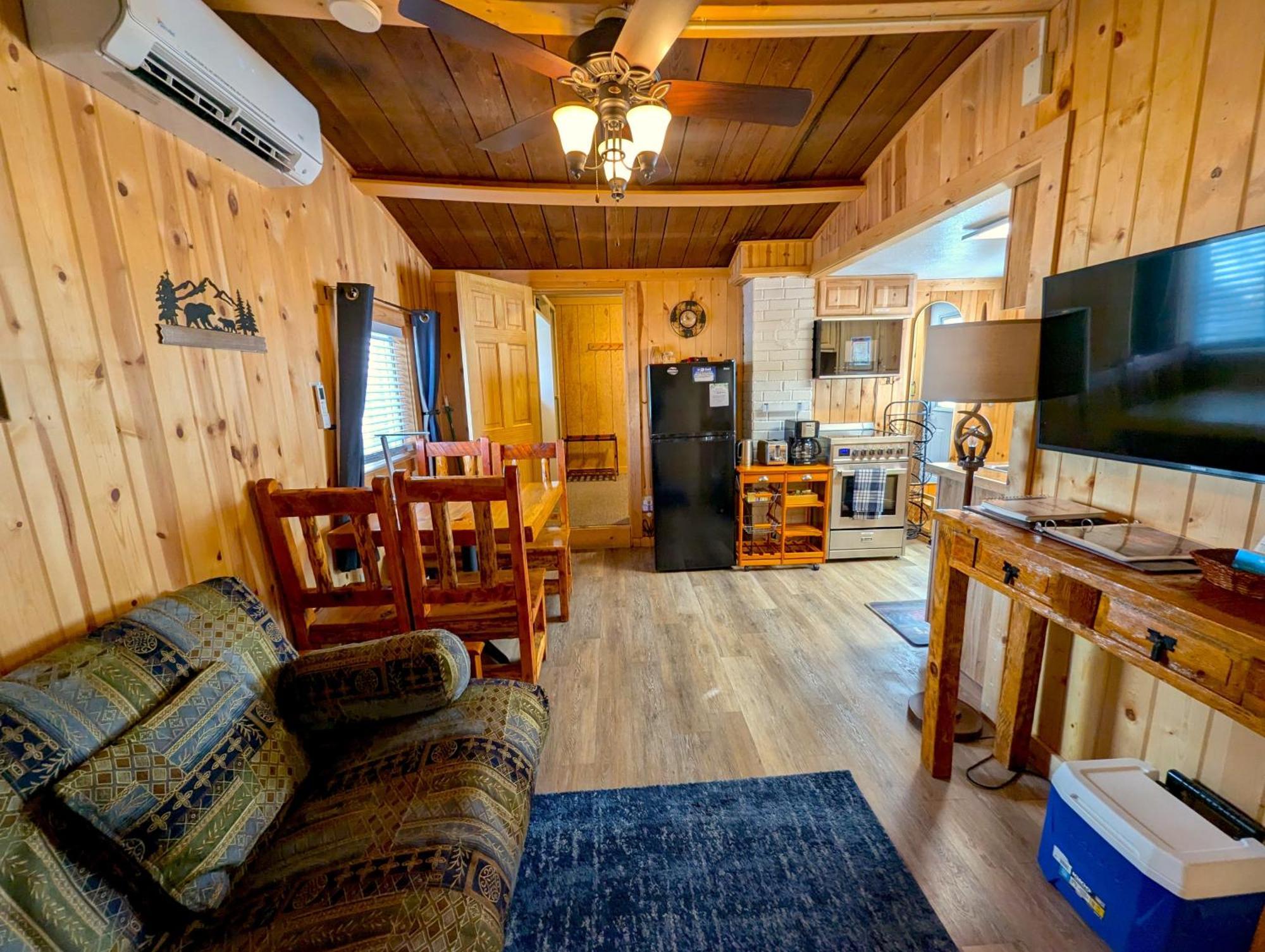Yellowstone'S Treasure Cabins Gardiner Ngoại thất bức ảnh