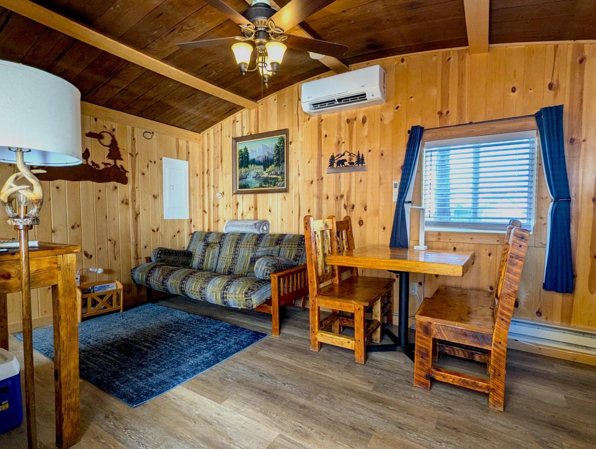 Yellowstone'S Treasure Cabins Gardiner Ngoại thất bức ảnh