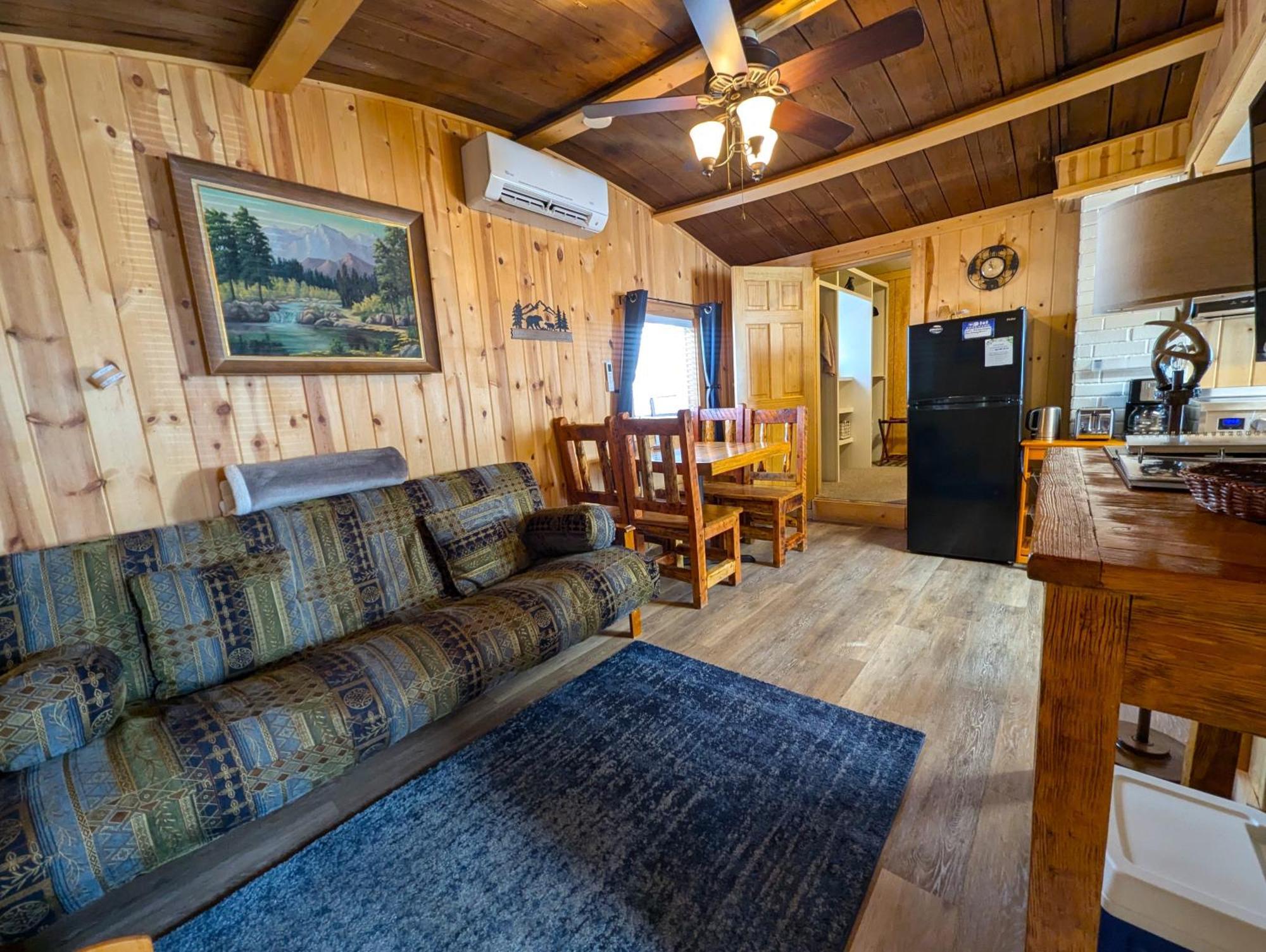 Yellowstone'S Treasure Cabins Gardiner Ngoại thất bức ảnh