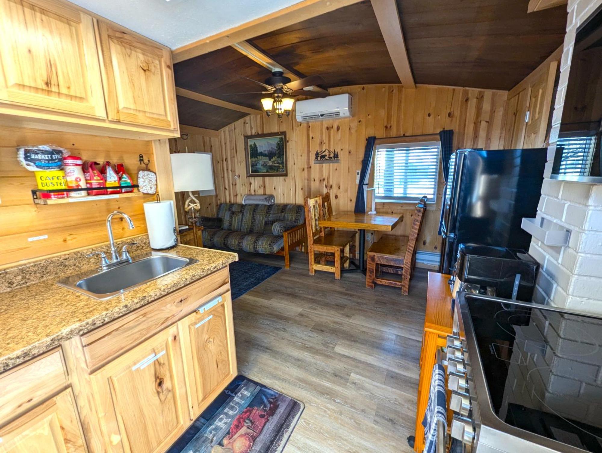 Yellowstone'S Treasure Cabins Gardiner Ngoại thất bức ảnh